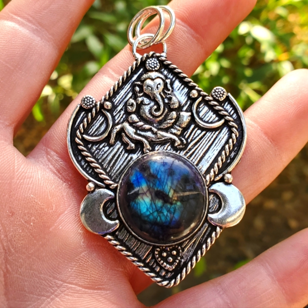 New Labradorite 925 Silver Double Crescent Moon Ganesh Pendant.